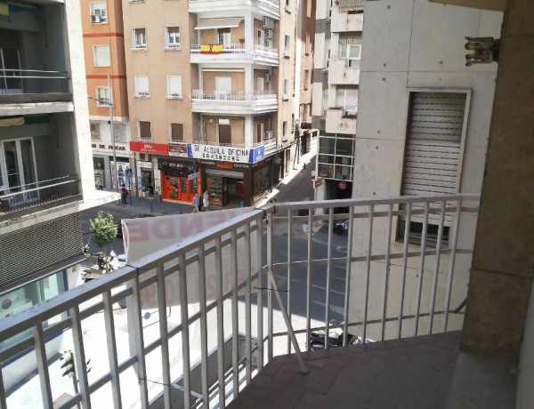 Продажа квартиры в Calle el Rastro, Distrito Avda de Madrid - Pº de la Estación photo 1