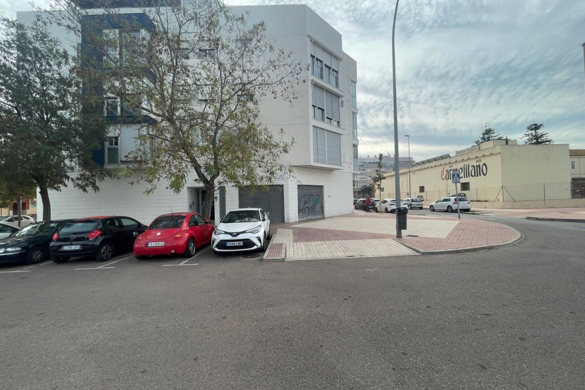 Sprzedaż garażu w  Calle Evian les Bains , Benicasim/Benicàssim photo 5
