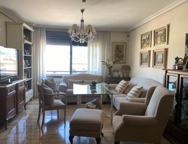 Piso en venta en  Santa Rosa - Valdeolleros , Distrito Santa Rosa - Valdeolleros photo 1