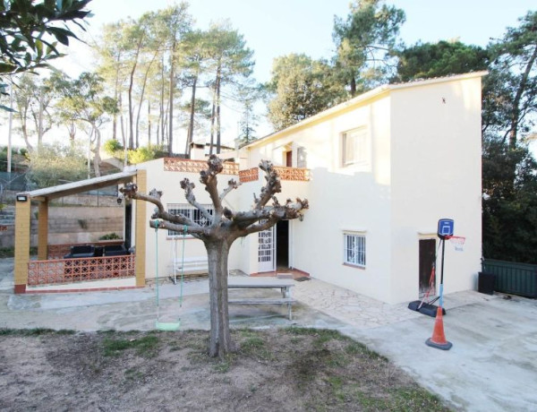 Detached villa for sale in Calle Platja d'Aro, 66, Lloret de Mar photo 1