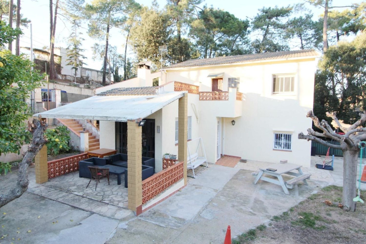 Sprzedaż niezależnego domku jednorodzinnego w  Calle Platja d'Aro, 66, Lloret de Mar photo 3