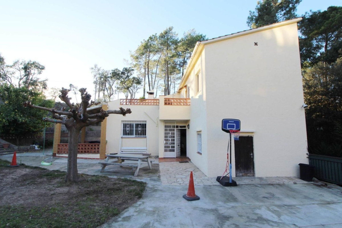 Sprzedaż niezależnego domku jednorodzinnego w  Calle Platja d'Aro, 66, Lloret de Mar photo 4