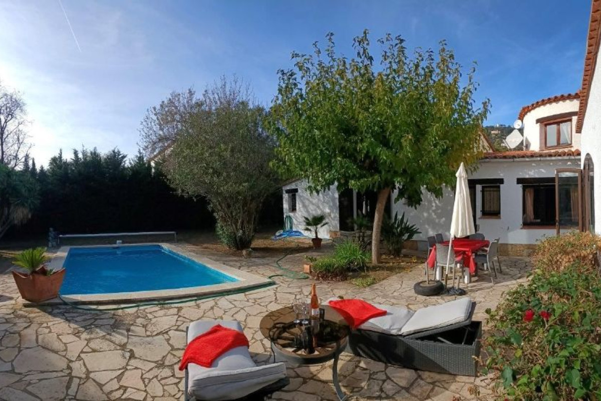 Sale of independent chalet in Cabanyes-Mas Ambrós-Mas Pallí, Calonge
photo 1