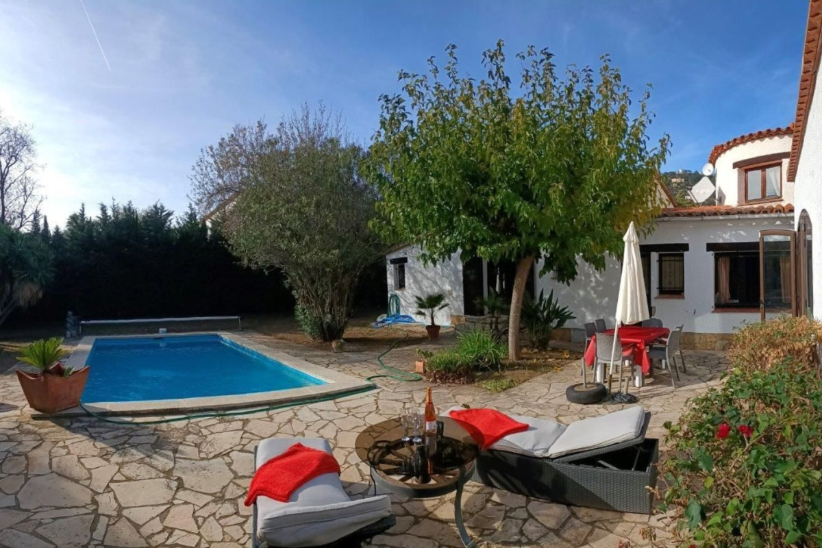 Sale of independent chalet in Cabanyes-Mas Ambrós-Mas Pallí, Calonge
photo 2