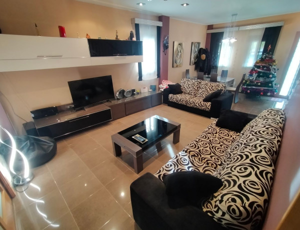 Chalet adosado en venta en  Zona Pueblo , Sueca photo 2