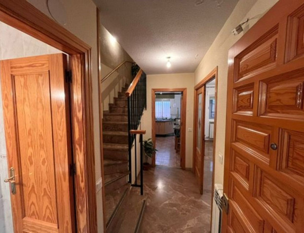 Chalet adosado en venta en  Calle diego velazquez, 22 , La Zubia photo 4