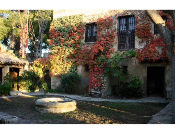 Edificio en venta en La Mora photo 2