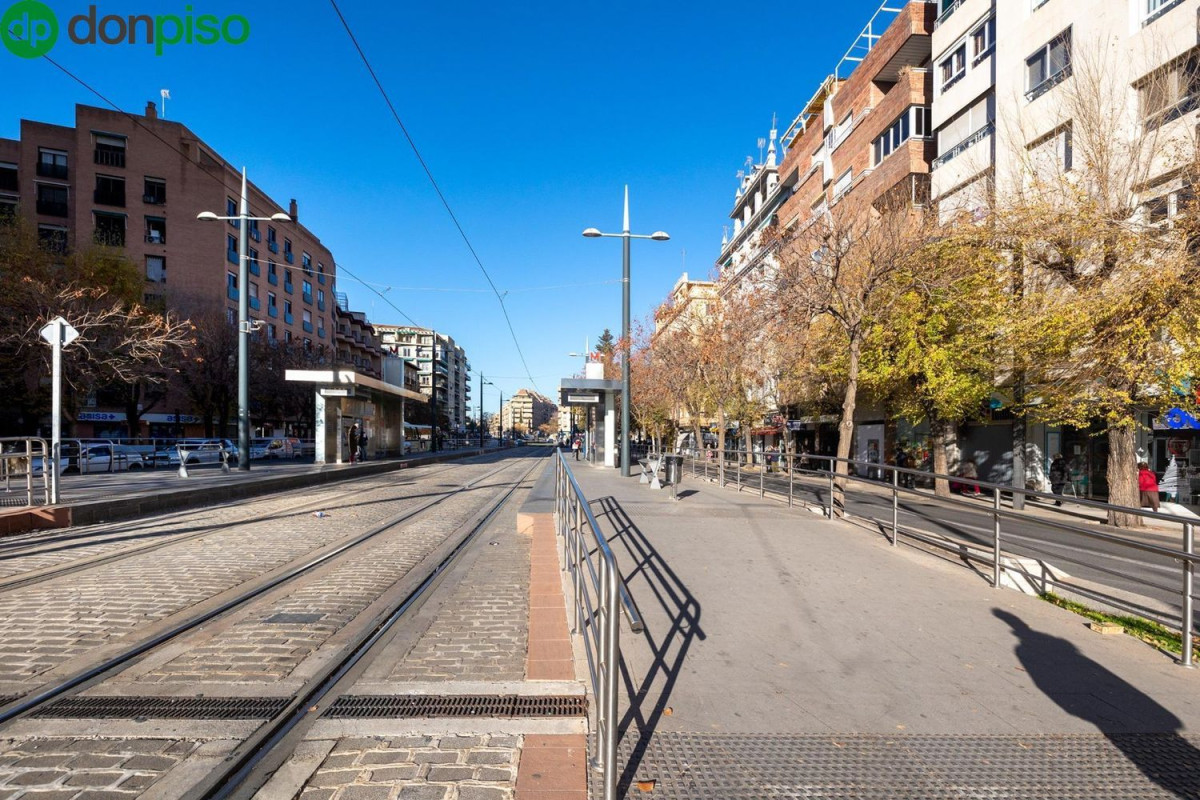 Venta de garaje en Avenida de la Constitución , Granada photo 4