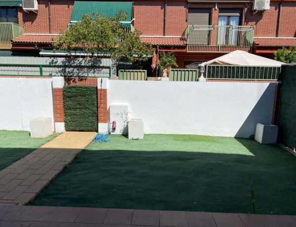 Chalet adosado en venta en  Calle de la Armuña , Valladolid photo 4