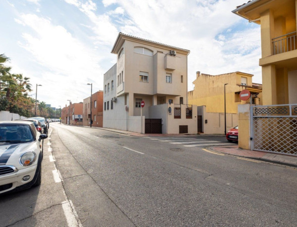 Chalet independiente en venta en Calle Pájaro Azul, 56, Armilla thumbnail 1