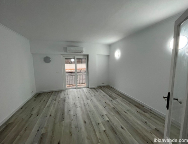 Продажа квартиры в  Calle de Ramón y Cajal, Sant Antoni de Portmany photo 1