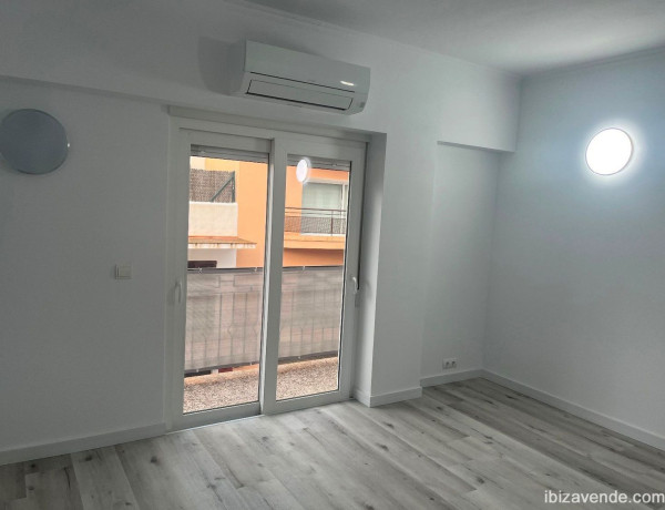 Продажа квартиры в  Calle de Ramón y Cajal, Sant Antoni de Portmany photo 4