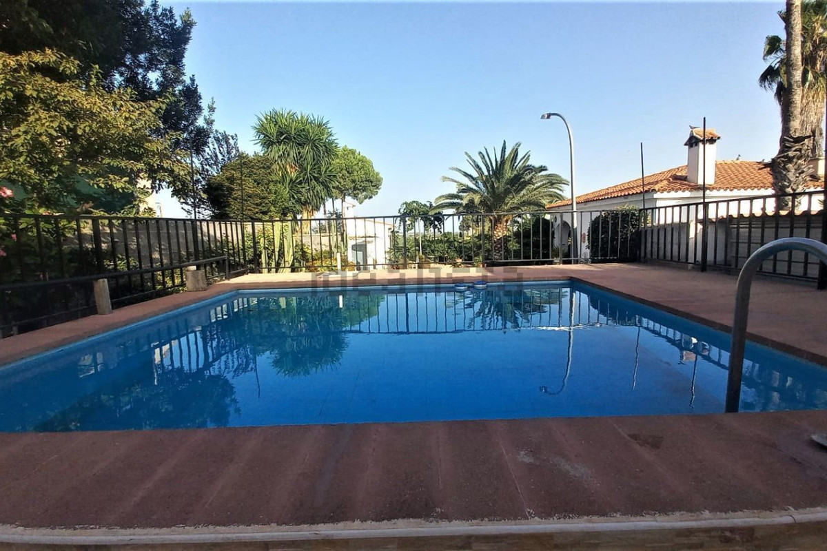 Sale of independent chalet in pino rincos, La Pobla de Vallbona
photo 1