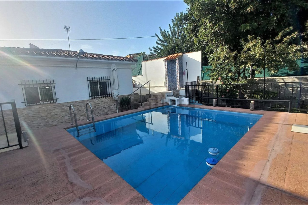 Sale of independent chalet in pino rincos, La Pobla de Vallbona
photo 3