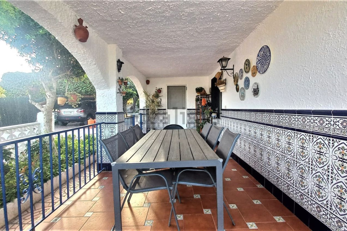 Sale of independent chalet in pino rincos, La Pobla de Vallbona
photo 5