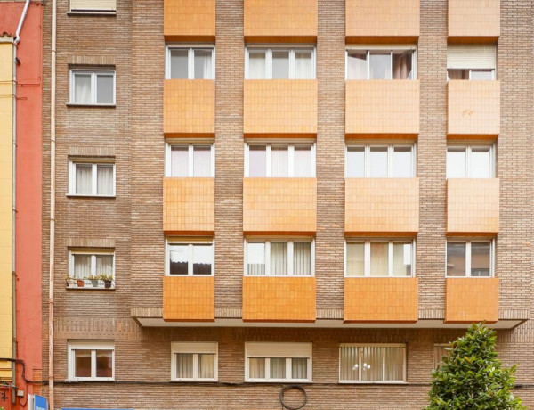 Продажа квартиры в Calle Alfonso III el Magno, 7, Oviedo thumbnail 2