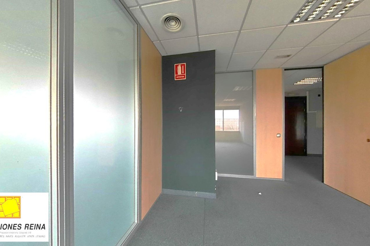 Продажа офиса на Avenida de la Innovación , Севилья photo 4