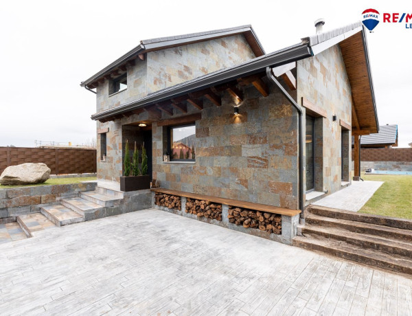 Chalet independiente en venta en  Calle de alcalde don leoncio mateos s/n, El Espinar photo 2
