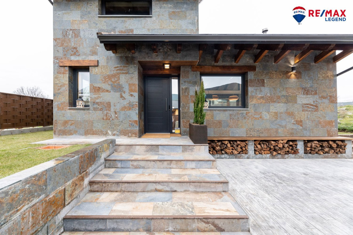 Venta de chalet independiente en Calle de alcalde don leoncio mateos s/n, El Espinar
photo 3