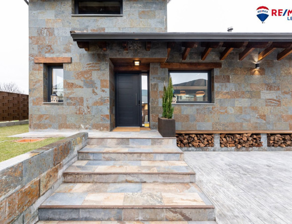 Chalet independiente en venta en  Calle de alcalde don leoncio mateos s/n, El Espinar photo 3