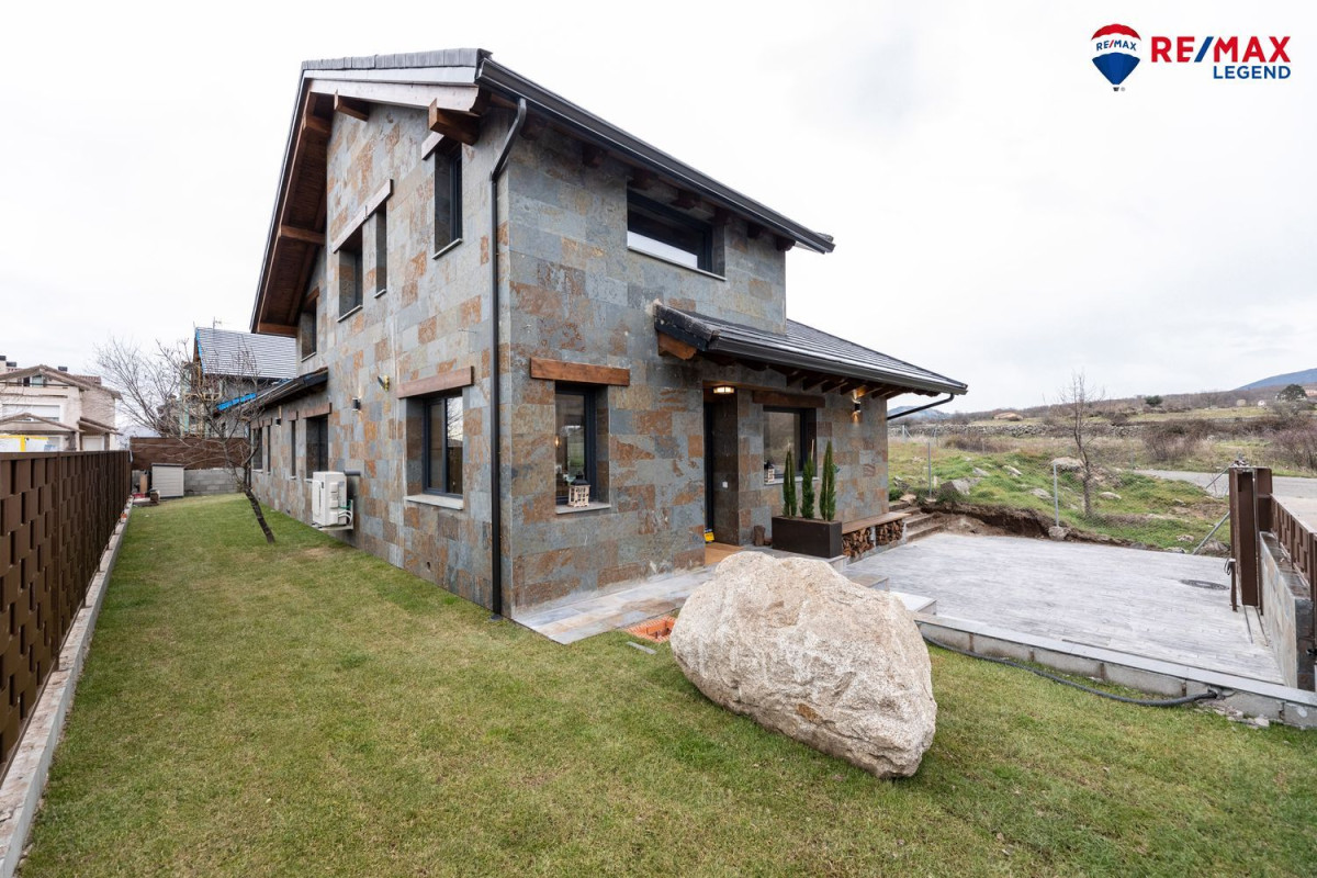 Venta de chalet independiente en Calle de alcalde don leoncio mateos s/n, El Espinar
photo 4