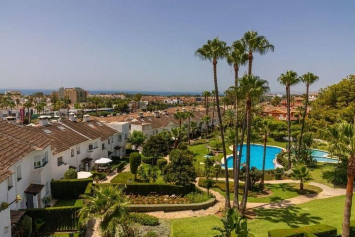 Sale of townhouse in Benamara - Atalaya , Estepona photo 2