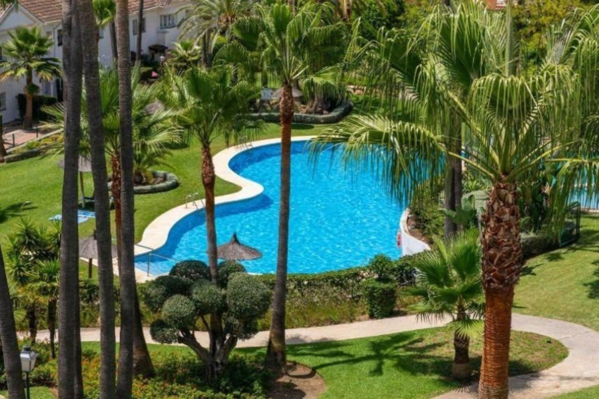 Sale of townhouse in Benamara - Atalaya , Estepona photo 3