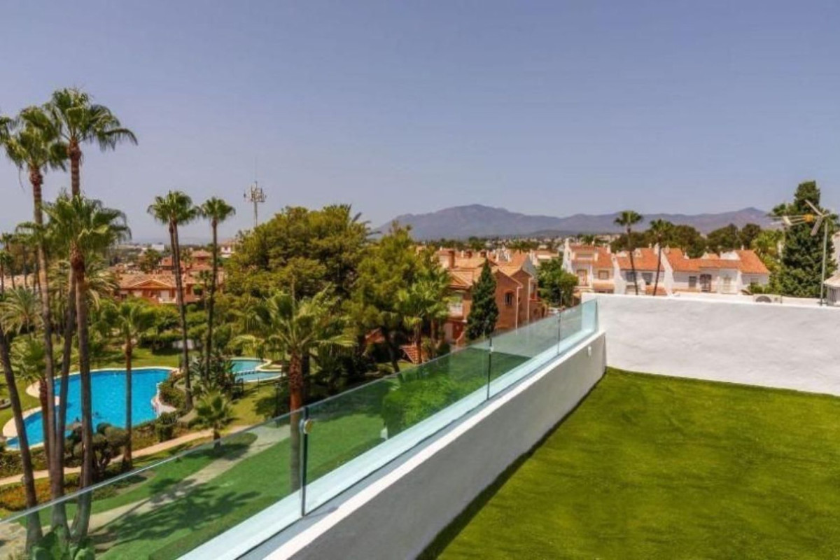 Sale of townhouse in Benamara - Atalaya , Estepona photo 5