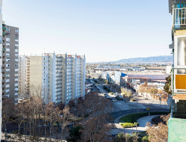 Piso en venta en  Bellvitge , Hospitalet de Llobregat photo 3