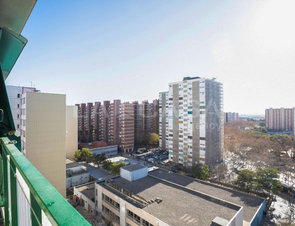 Piso en venta en  Bellvitge , Hospitalet de Llobregat photo 4