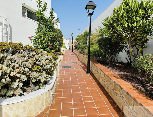 Chalet adosado en venta en Calle Galicia , Adeje thumbnail 1