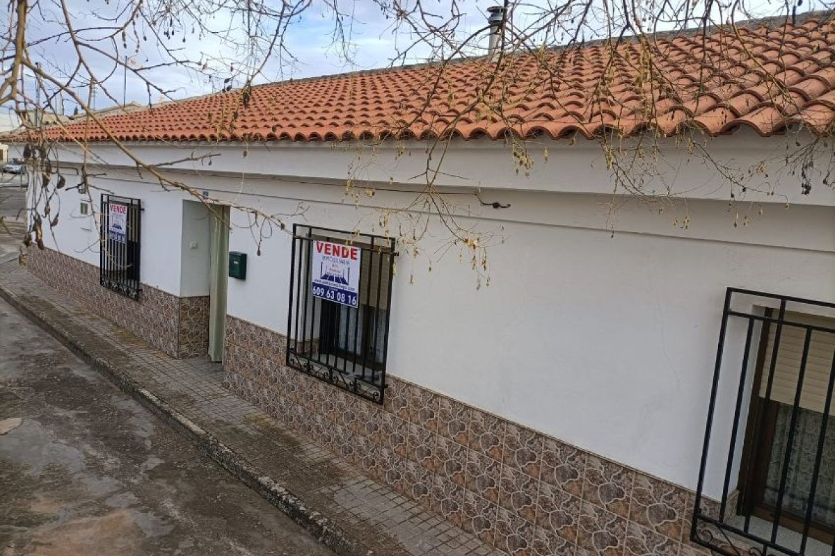 Недвижимость на продажу и в аренду в Испании photo 1
