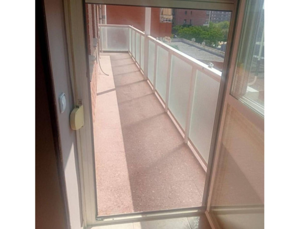Piso en venta en  Calle de Tarragona, Lleida photo 1