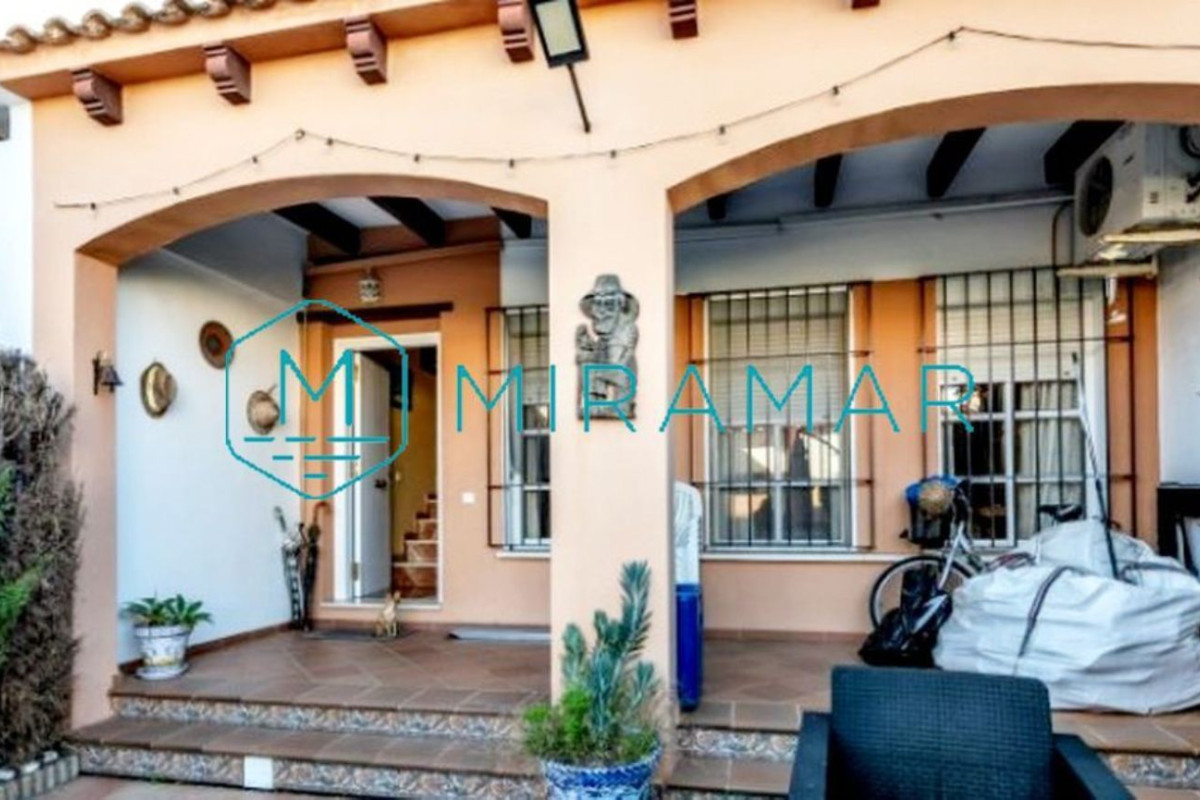 Venta de chalet adosado en Calle Alicante , Ayamonte photo 1