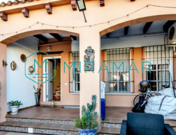 Chalet adosado en venta en  Calle Alicante , Ayamonte photo 1
