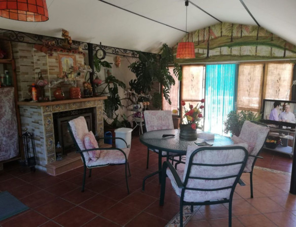 Chalet independiente en venta en  Avda. Elvas , Badajoz photo 1