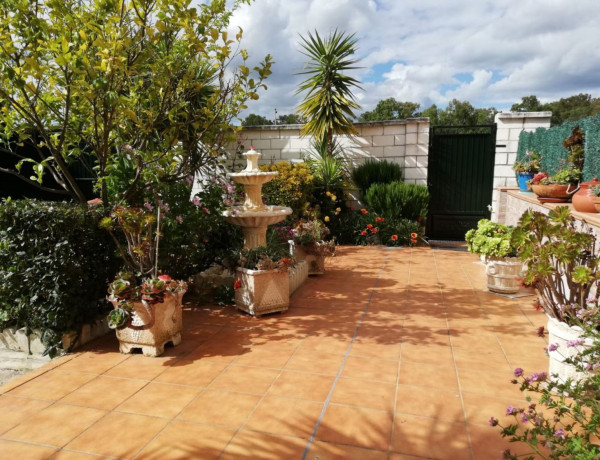Chalet independiente en venta en  Avda. Elvas , Badajoz photo 2