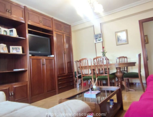 Apartment for sale in Calle Anastasia Santamaría, Palencia photo 1