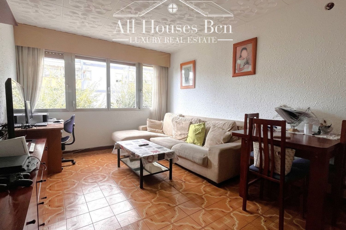Sale of apartment in Calle del Castanyer, Cornellà de Llobregat
photo 3
