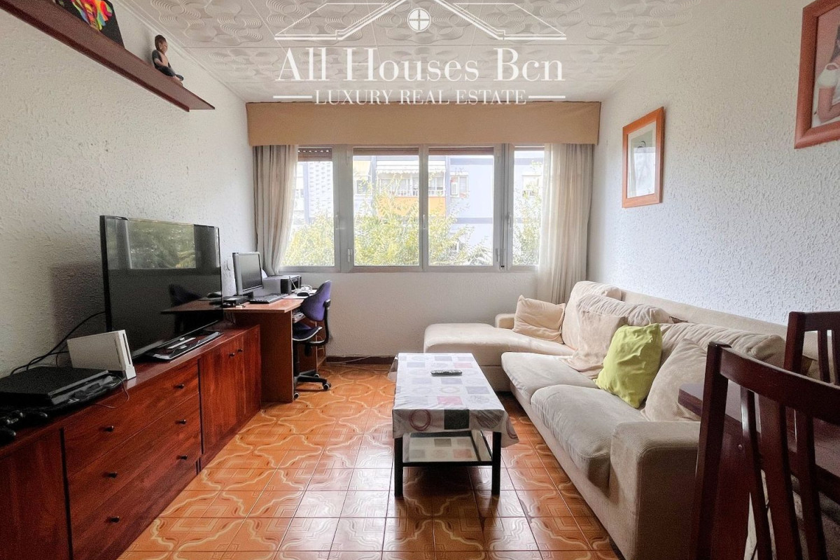 Sale of apartment in Calle del Castanyer, Cornellà de Llobregat
photo 4