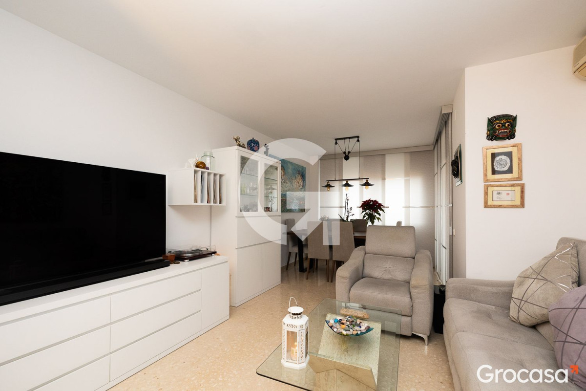 Sale of apartment in Calle Bonestar, Cornellà de Llobregat
 photo 4