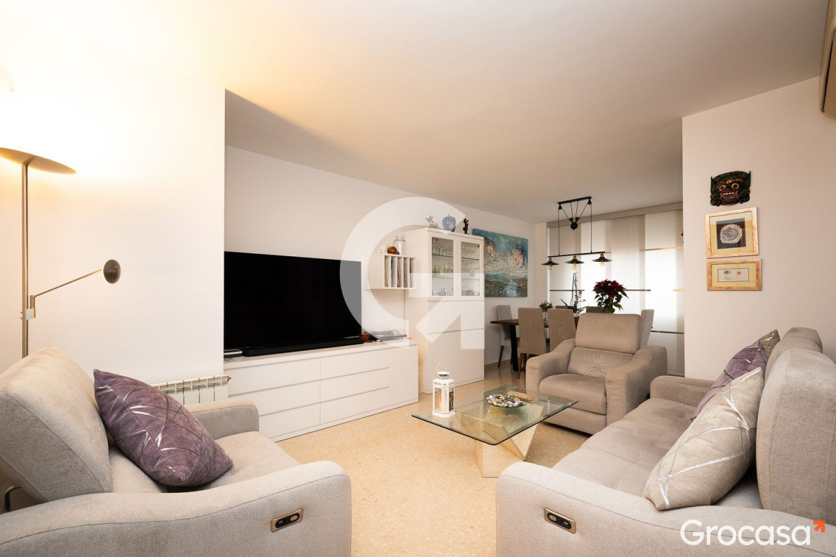 Sale of apartment in Calle Bonestar, Cornellà de Llobregat
 photo 5