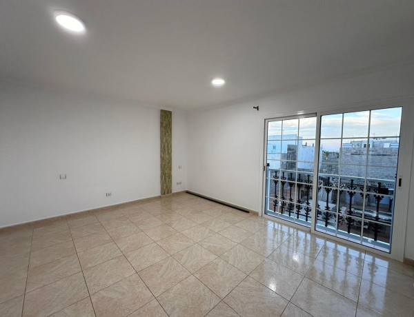 Продажа квартиры в Vecindario-Paredilla-Sardina , Santa Lucía de Tirajana thumbnail 2
