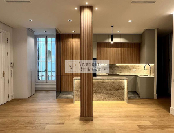 Apartment for sale in Calle de la Reina, Madrid thumbnail 2