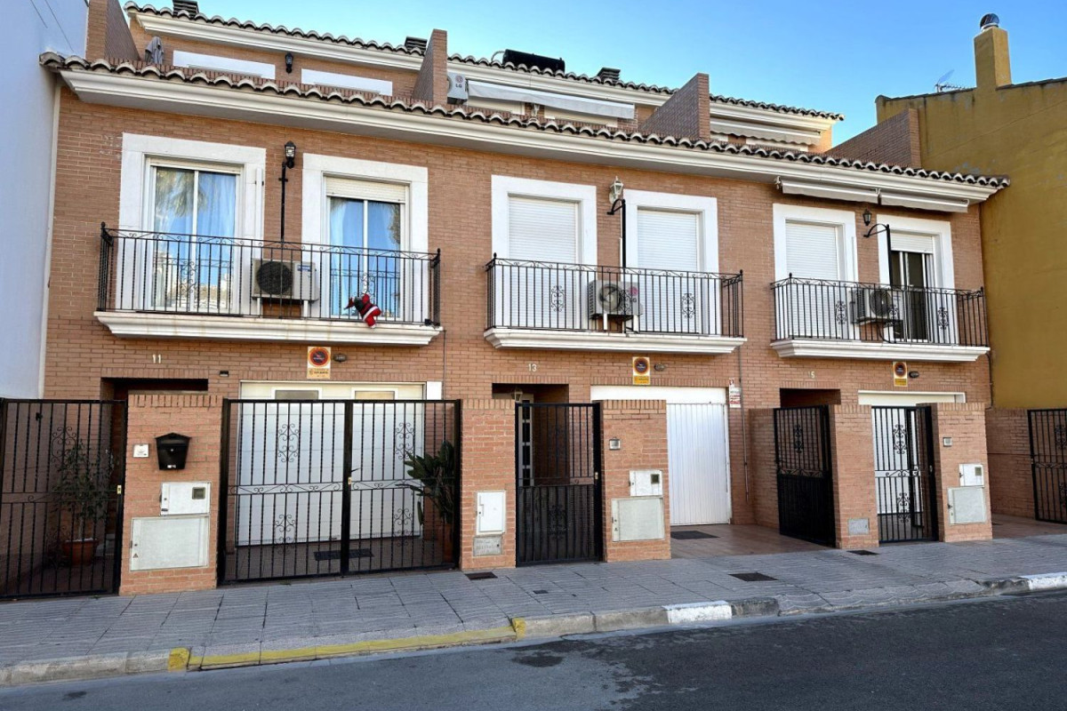 Sale of townhouse in , Rafelbunyol photo 2