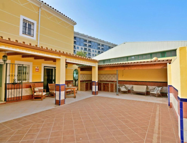 Chalet adosado en venta en  Avenida Francisco Rivera Paquirri , Fuengirola photo 4
