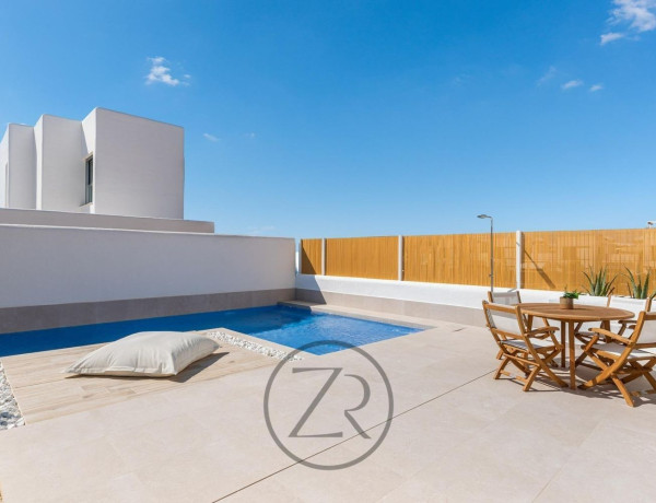 Detached villa for sale in Los Alcázares , Los Alcázares thumbnail 1