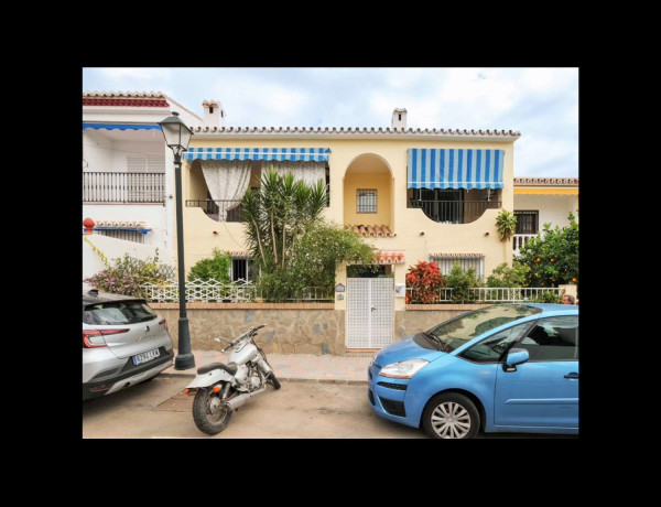 Chalet adosado en venta en  Avenida Finlandia , Fuengirola photo 1