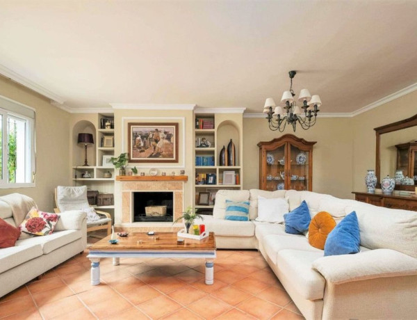 Chalet adosado en venta en  Avenida Finlandia , Fuengirola photo 2