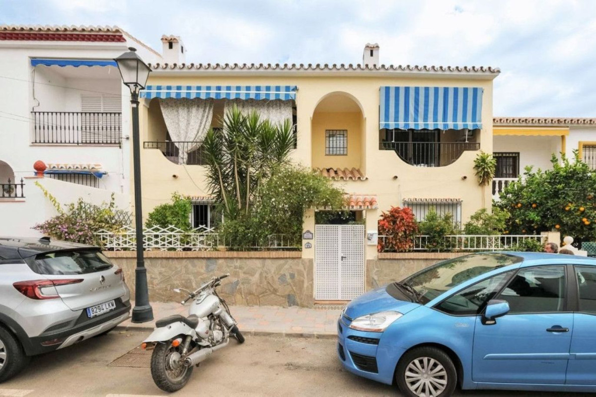 Venta de chalet adosado en Avenida Finlandia , Fuengirola photo 3
